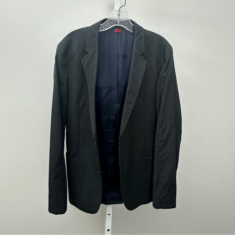 HUGO BOSS BLAZER is 38 R